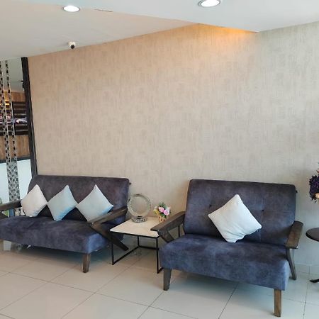 Bg Business Hotel Букіт-Мертаджам Екстер'єр фото