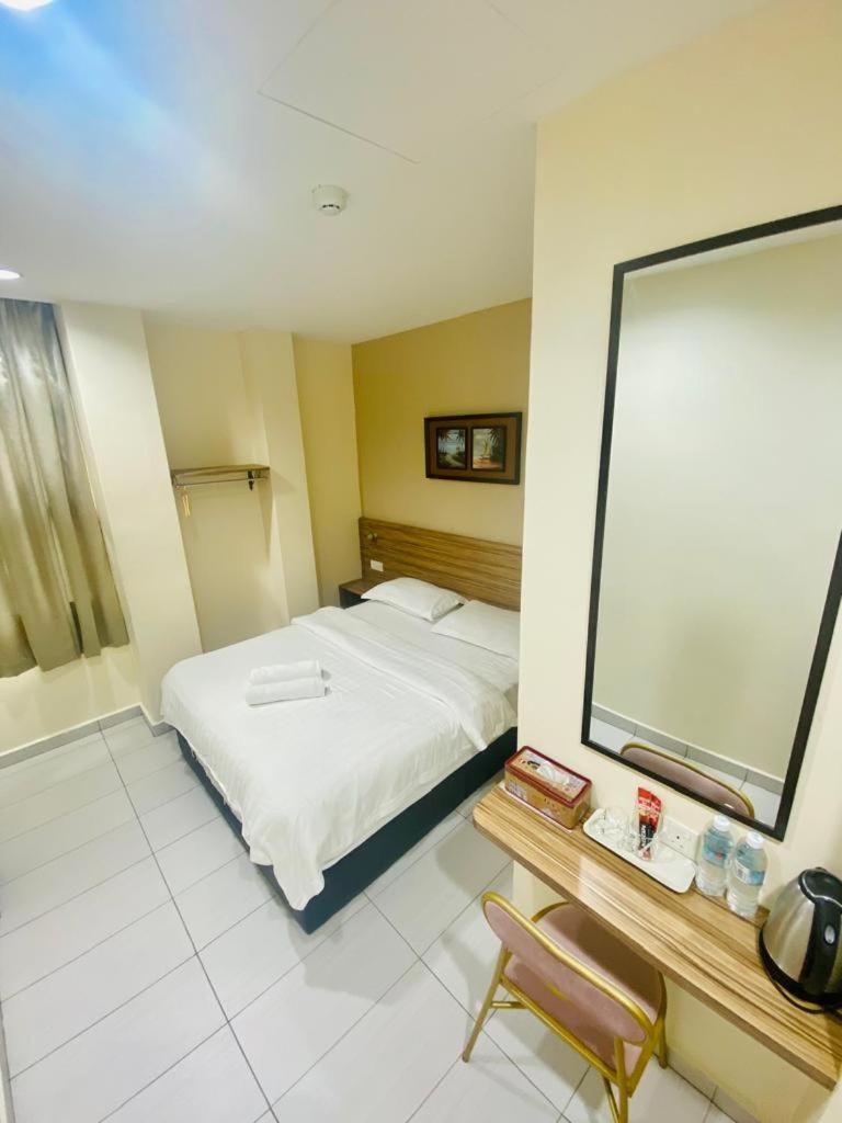Bg Business Hotel Букіт-Мертаджам Екстер'єр фото
