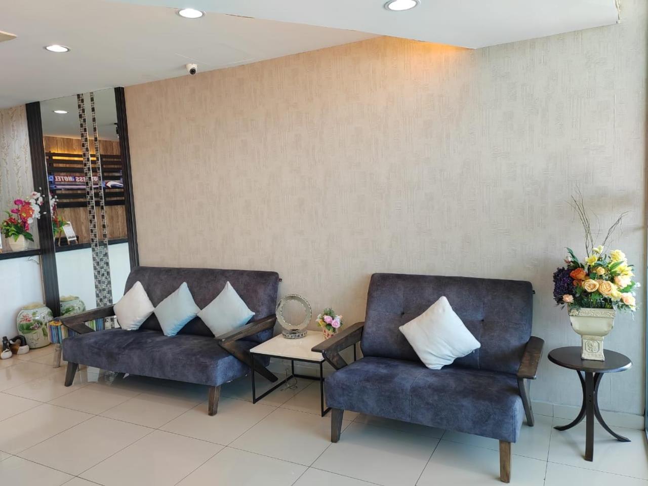 Bg Business Hotel Букіт-Мертаджам Екстер'єр фото
