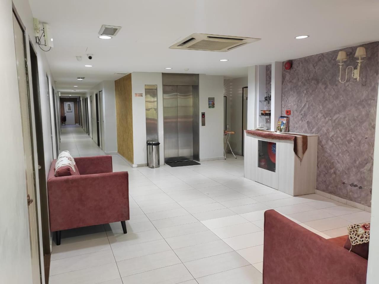 Bg Business Hotel Букіт-Мертаджам Екстер'єр фото